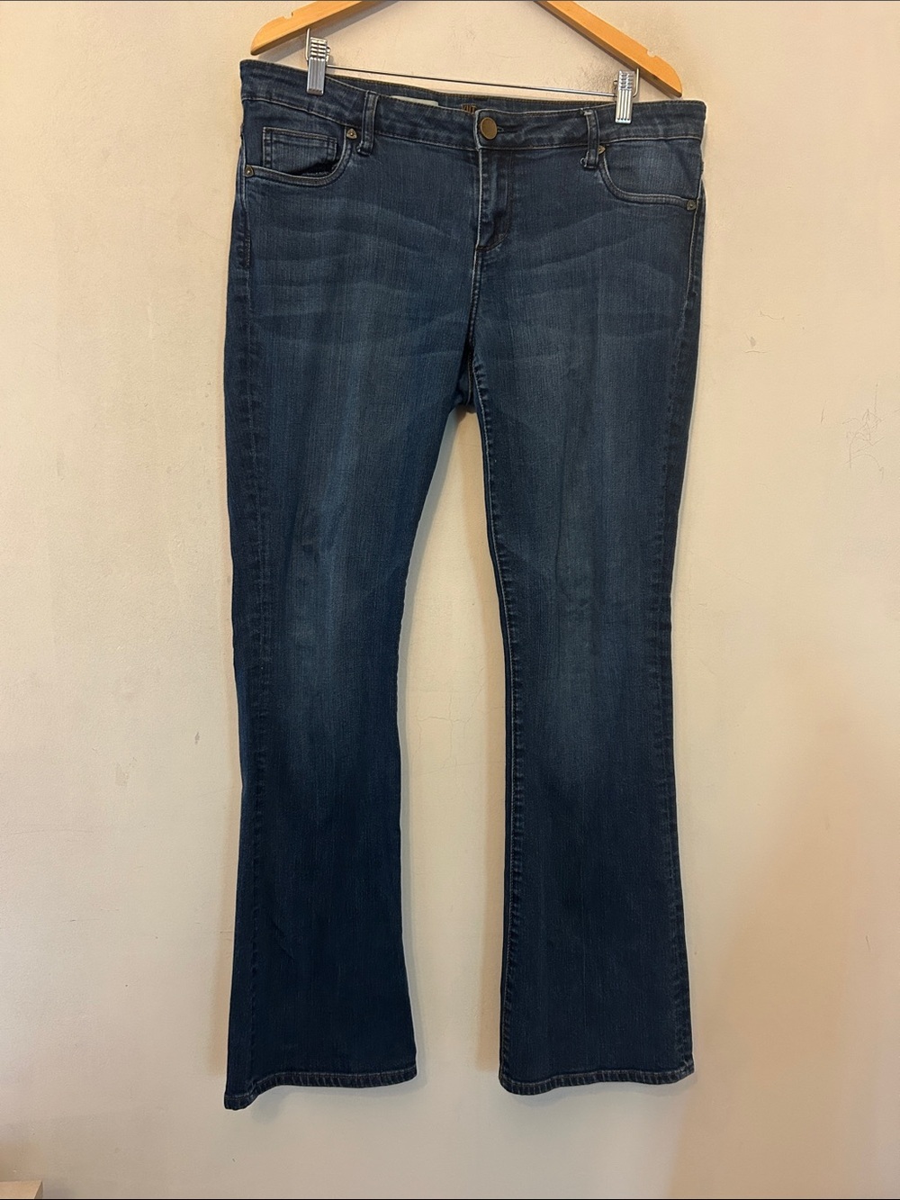 Kut from the Kloth Farrah Baby Bootcut jeans Size 14 EUC